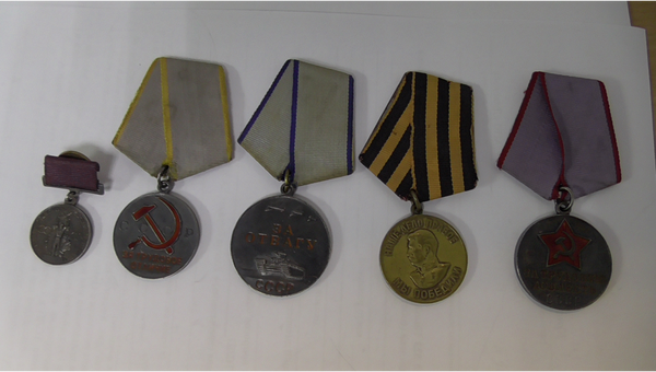 В пункте пропуска Джанкой в багаже украинца выявлены награды времен Великой Отечественной войны