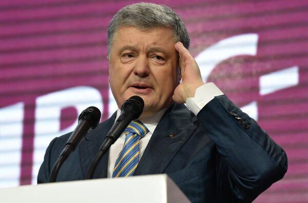 Действующий президент Украины Петр Порошенко в собственном штабе во время объявления первых итогов голосования второго тура выборов президента Украины Действующий президент Украины Петр Порошенко в собственном штабе во время объявления первых итогов голосования второго тура выборов президента Украины