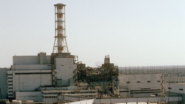 Вид на Чернобыльскую АЭС со стороны четвертого реактора, 1986 год