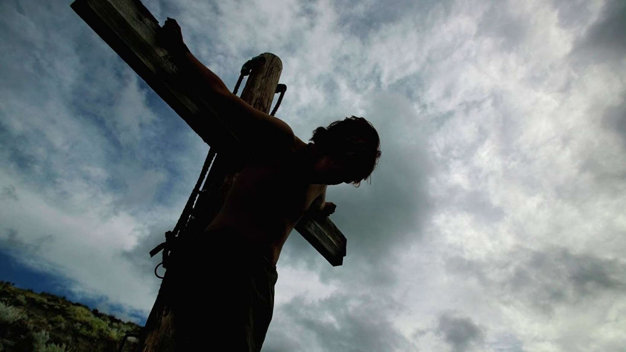 Иисус христос распятый на кресте фото
