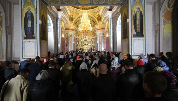 Пасхальное богослужение в Александро-Невском соборе в Симферополе