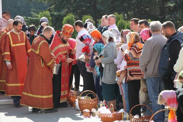 Пасхальное богослужение в храме-часовне Неопалимая купина на территории ГУ МЧС России по Республике Крым Пасхальное богослужение в храме-часовне Неопалимая купина на территории ГУ МЧС России по Республике Крым