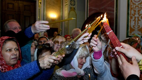 Встреча Благодатного огня в Александро-Невском соборе в Симферополе