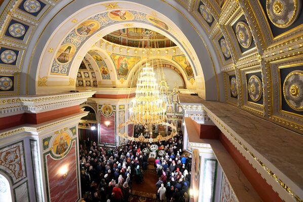Пасхальное богослужение в Александро-Невском соборе в Симферополе