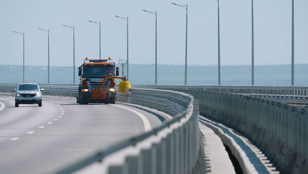 Работа службы эксплуатации автодорожной части Крымского моста