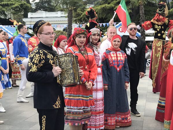 Церемония закрытия Всероссийского межнационального молодежного фестиваля Мозаика языков коренных народов России. Крымский маяк 3.0 в Ялте Церемония закрытия Всероссийского межнационального молодежного фестиваля Мозаика языков коренных народов России. Крымский маяк 3.0 в Ялте