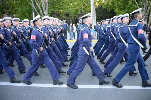 В Севастополе прошла первая вечерняя тренировка парада
