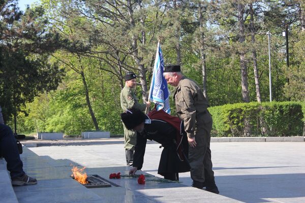 Крымские казаки осуществляют недельный конный переход в честь Дня Победы Крымские казаки осуществляют недельный конный переход в честь Дня Победы