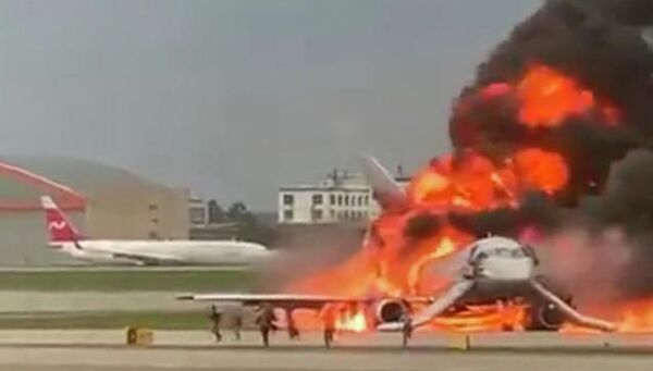 Ликвидация возгорания на самолете в аэропорту Шереметьево