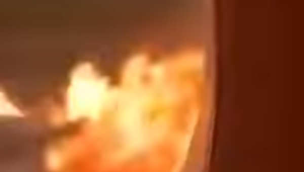 Видео из салона пылающего самолета в аэропорту Шереметьево