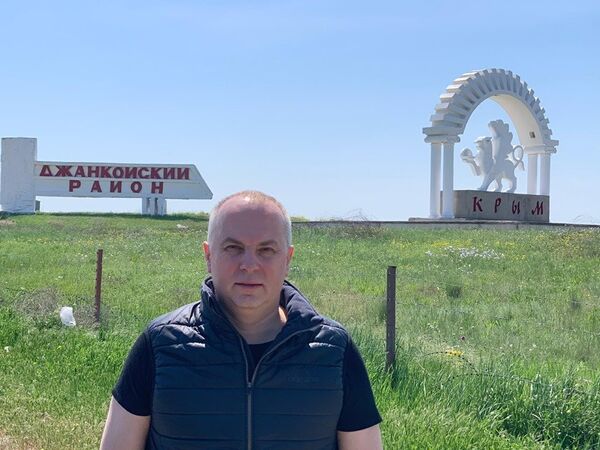 Депутат Верховной рады Украины Нестор Шуфрич со своей женой на отдыхе в Крыму Депутат Верховной рады Украины Нестор Шуфрич со своей женой на отдыхе в Крыму