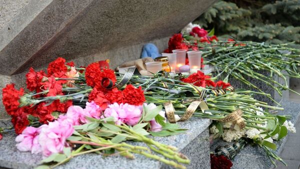 Севастопольцы соболезнуют жертвам авиакатастрофы в Шереметьево