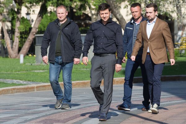 Брифинг избранного президента Украины В. Зеленского Брифинг избранного президента Украины В. Зеленского