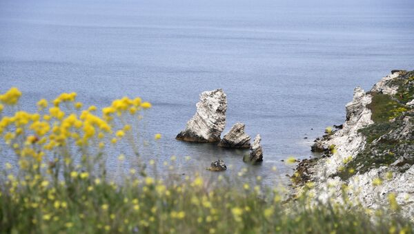 Джангульское оползневое побережье в поселке Оленевка в Крыму