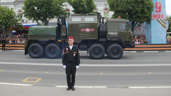 Торжественный марш и военная техника: парад Победы в центре Симферополя