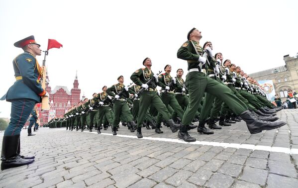 Военнослужащих парадных расчетов на военном параде, посвященном 74-й годовщине Победы в Великой Отечественной войне