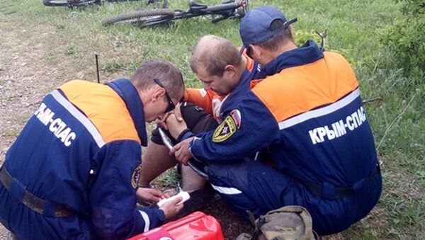 Крымские спасатели оказали помощь пострадавшим туристам в горах