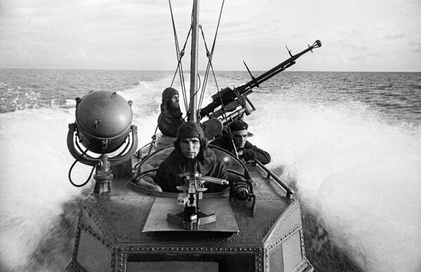 Моряки торпедного катера на выполнении боевого задания. Черноморский флот