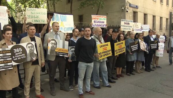 Год в украинских застенках: в Москве прошел митинг в поддержку Вышинского