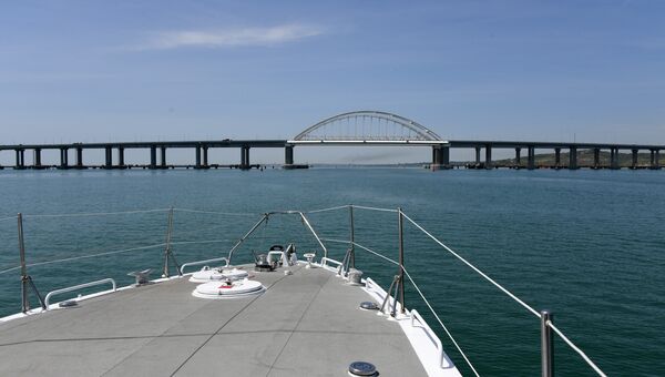 Вид с пограничного катера Мангуст на Крымский мост