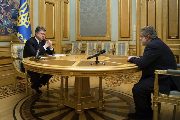 Президент Украины Петр Порошенко и бизнесмен Игорь Коломойский в Киеве. 25 марта 2015 Президент Украины Петр Порошенко и бизнесмен Игорь Коломойский в Киеве. 25 марта 2015