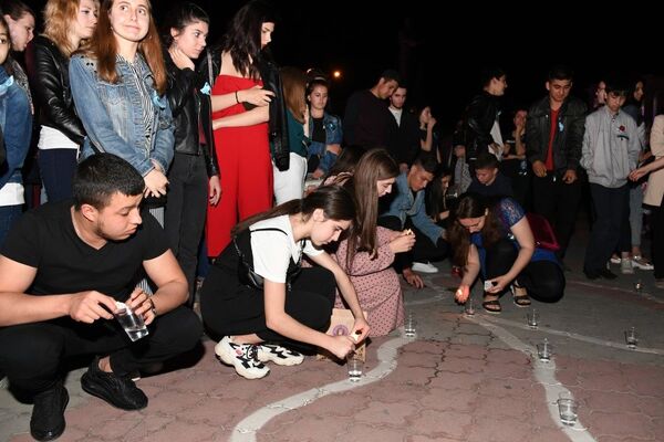 В Симферополе прошла традиционная акция Зажги огонь в своем сердце В Симферополе прошла традиционная акция Зажги огонь в своем сердце