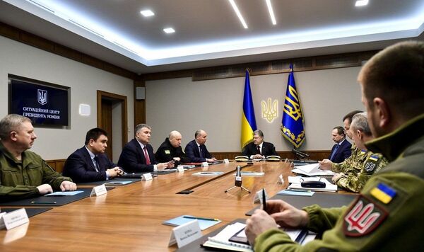 Президент Украины Петр Порошенко на заседании Военного кабинета в Киеве. 20 февраля 2018 Президент Украины Петр Порошенко на заседании Военного кабинета в Киеве. 20 февраля 2018