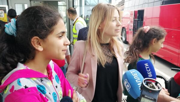 Депутат ГД РФ Наталья Поклонская вместе с детьми из Сирии, которые приблы на реабилитацию в Крым