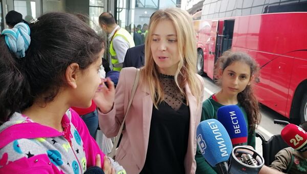 Депутат Госдумы РФ Наталья Поклонская и дети из Cирии, прибывшие в Крым на реабилитацию