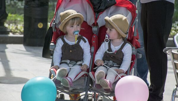 Участники парада близнецов в Ялте