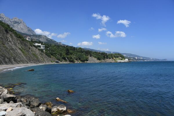 Пляж в Алупке Пляж в Алупке