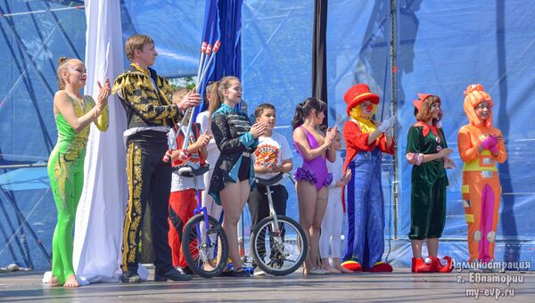В Евпатории проходит карнавал, посвященный началу курортного сезона и Международному дню детей