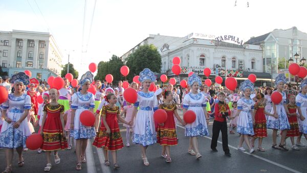 Карнавальное шествие в часть Дня города Симферополя. 1 июня 2019