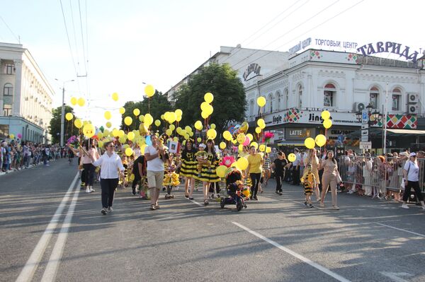  Карнавальное шествие в часть Дня города Симферополя. 1 июня 2019
