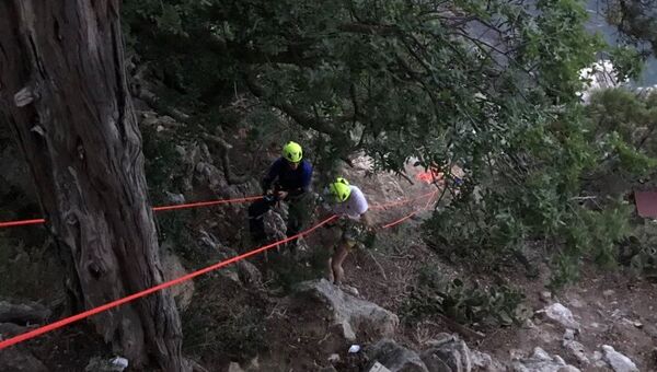 Крымские спасатели  сняли со скалы в районе мыса Ай-Тодор туриста из Москвы