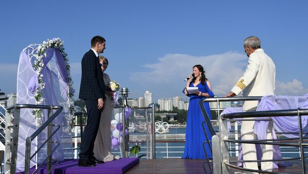 Во время церемонии бракосочетания на лайнере Князь Владимир