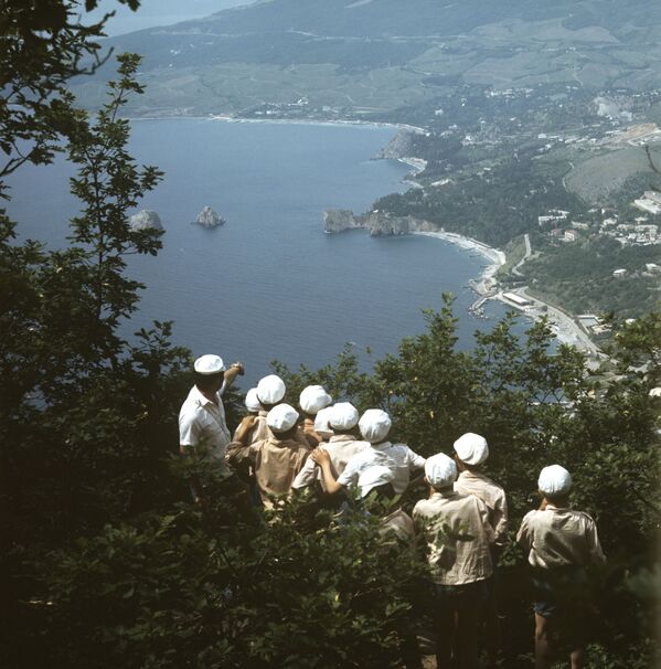 Вид с горы Аю-Даг на пионерский лагерь имени Артек, 1972 год