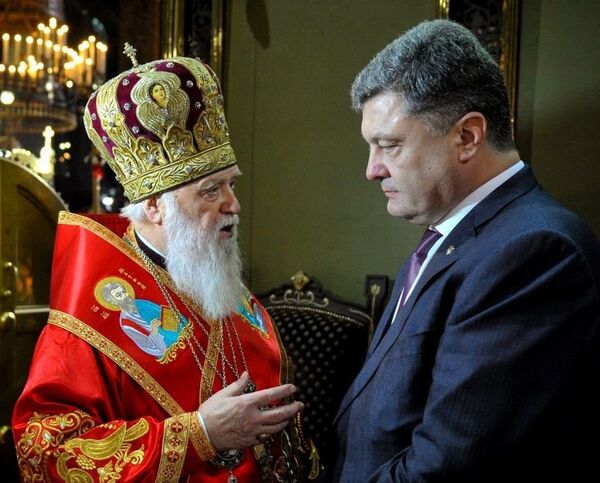 Президент Украины Петр Порошенко присвоил Патриарху Киевскому Филарету (Михаилу Денисенко) звание Герой Украины Президент Украины Петр Порошенко присвоил Патриарху Киевскому Филарету (Михаилу Денисенко) звание Герой Украины