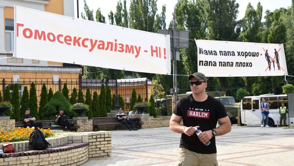 Участник акции протеста против ЛГБТ-парада в Киеве. 23 июня 2019