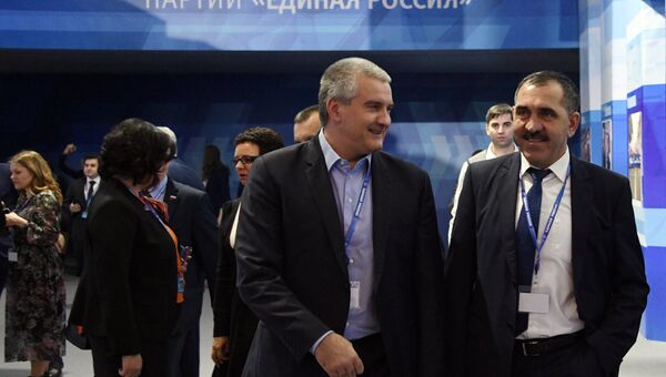 Президент РФ В. Путин и премьер-министр РФ Д.Медведев приняли участие в XVII съезде партии Единая Россия