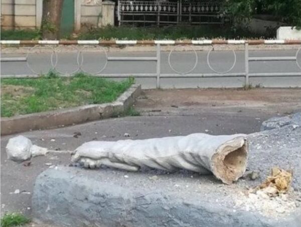 У памятника гетману Богдану Хмельницкому в Кривом роге отвалилась рука с булавой