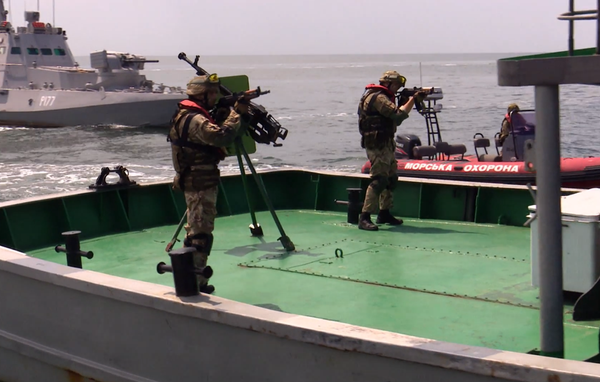 Учения украинских пограничников в Азовском море Учения украинских пограничников в Азовском море