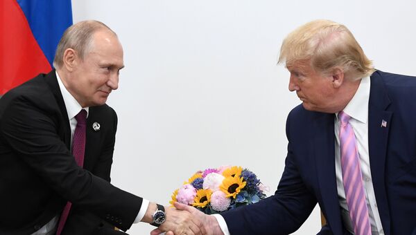 Президент РФ Владимир Путин и президент США Дональд Трамп во время встречи на полях саммита Группы двадцати в Осаке. 28 июня 2019