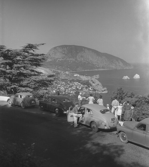 Семейный отдых на автомобилях по Крыму. 1955 год