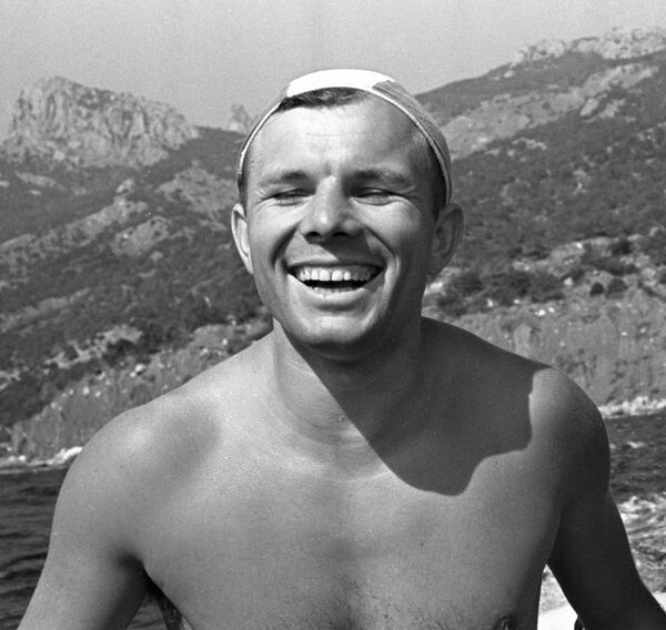Юрий Гагарин во время послеполетного отдыха в Крыму. 1961 год
