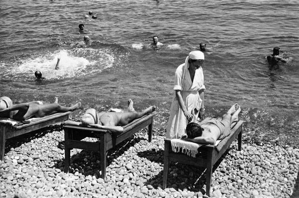 Солнечные ванны в санатории Крыма, 1954 год
