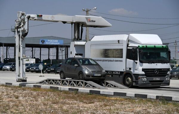 Мобильный досмотровый комплекс Таможенной службы в пункте пропуска Джанкой Мобильный досмотровый комплекс Таможенной службы в пункте пропуска Джанкой