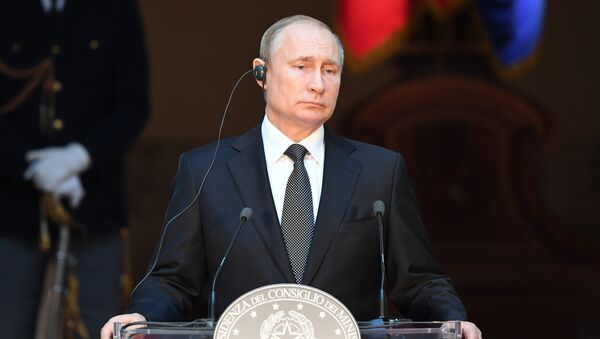 Президент РФ Владимир Путин на пресс-конференции по итогам российско-итальянских переговоров во дворце Киджи в Риме. 4 июля 2019