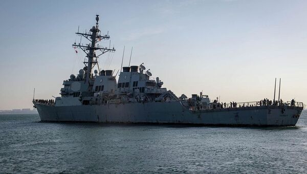 Военные ЧФ следят за эсминцем ВМС США Карни (Carney DDG64) в Черном море