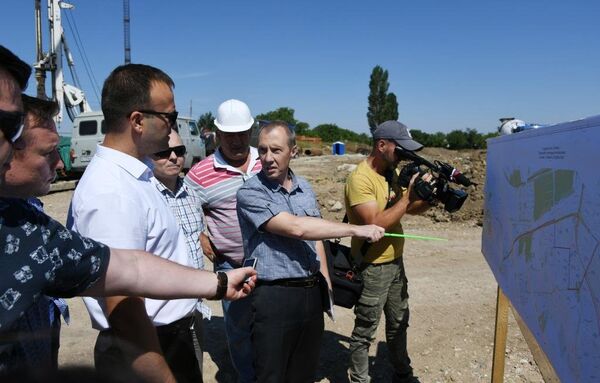 Замгендиректора компании Тоннельгеострой Дмитрий Шевченко презентует проект нового канализационного коллектора Симферополя Замгендиректора компании Тоннельгеострой Дмитрий Шевченко презентует проект нового канализационного коллектора Симферополя